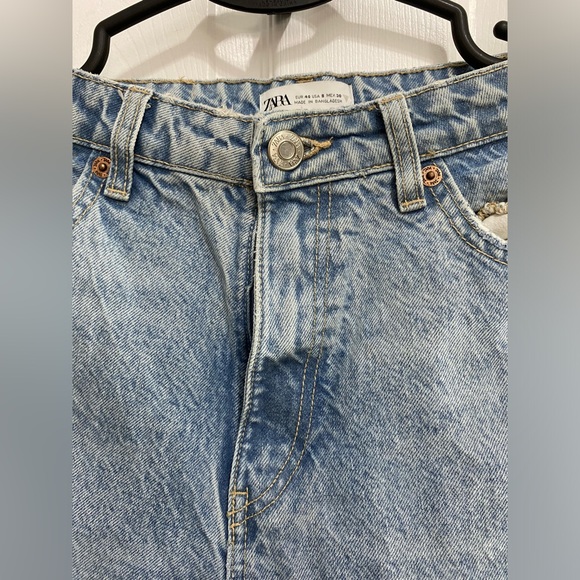ZARA Mom Jeans Fit Size 8 Mid-Wash Ankle Length - Picture 1 of 3